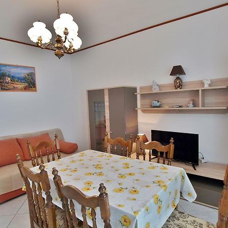 Apartmani Andelo I Ruzica Mundanije ภายนอก รูปภาพ