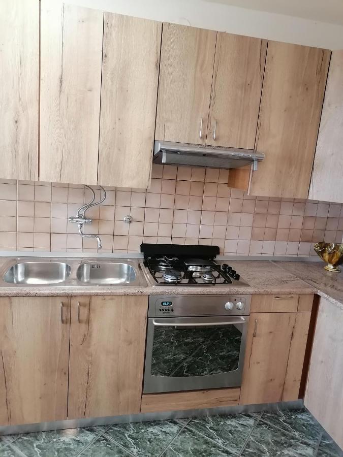 Apartmani Andelo I Ruzica Mundanije ภายนอก รูปภาพ