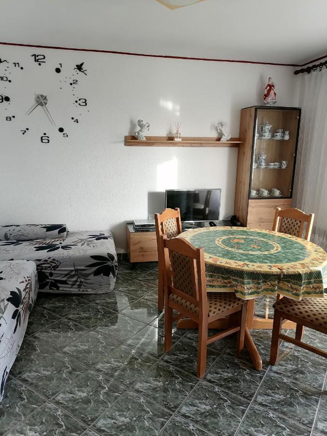 Apartmani Andelo I Ruzica Mundanije ภายนอก รูปภาพ