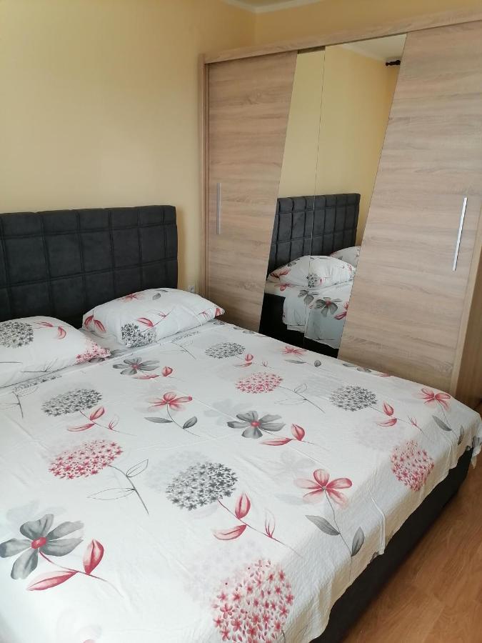 Apartmani Andelo I Ruzica Mundanije ภายนอก รูปภาพ
