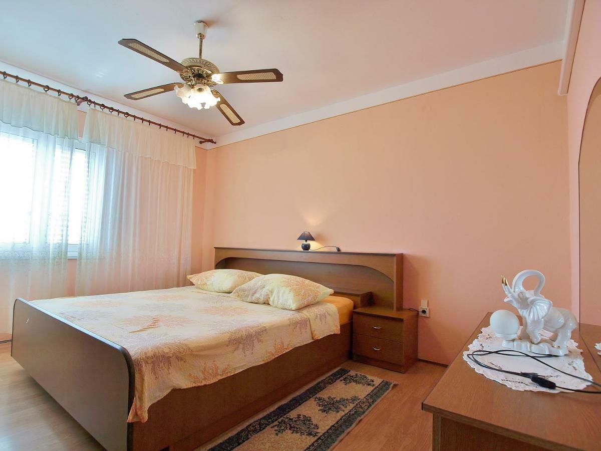 Apartmani Andelo I Ruzica Mundanije ภายนอก รูปภาพ