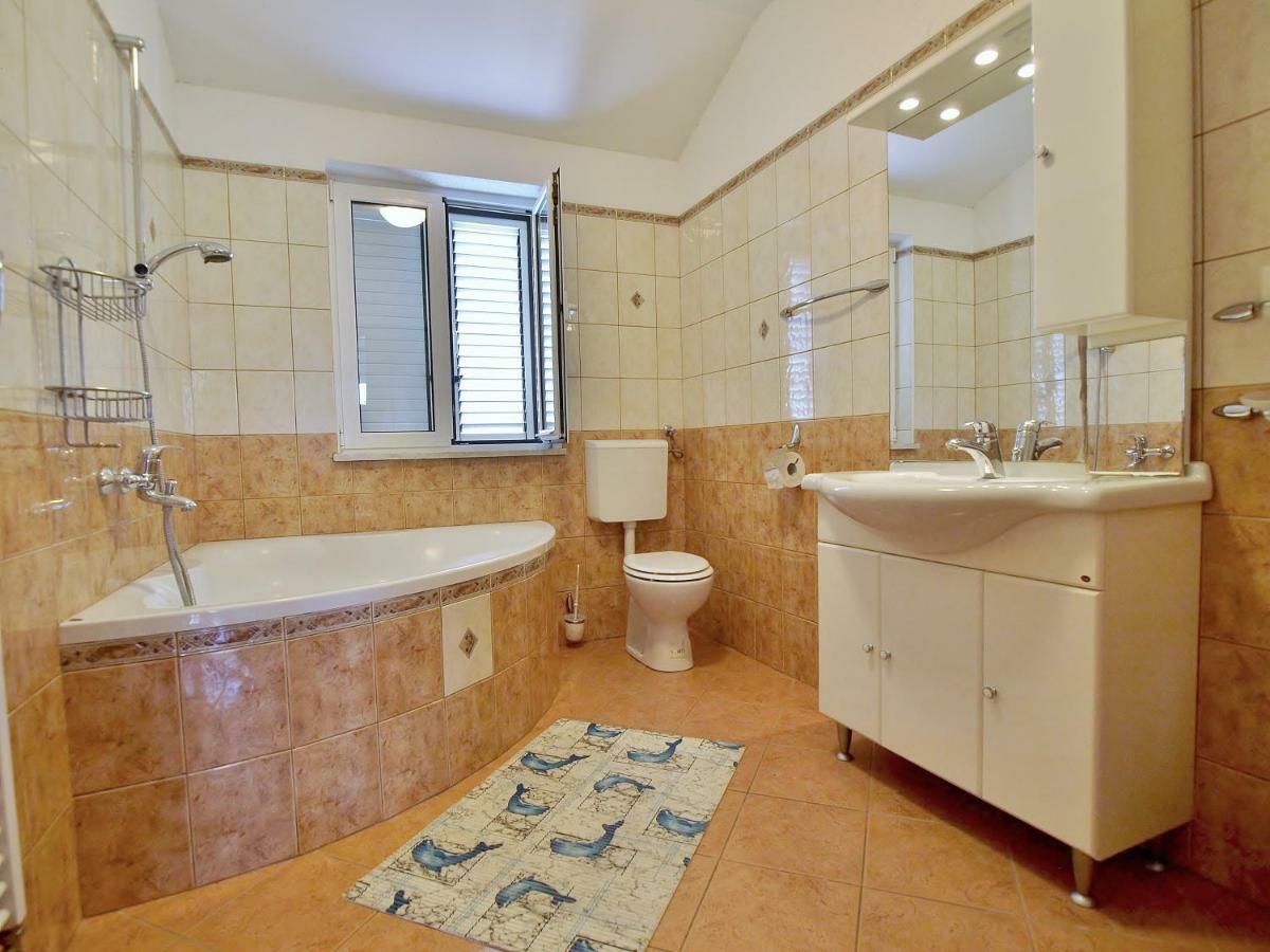 Apartmani Andelo I Ruzica Mundanije ภายนอก รูปภาพ